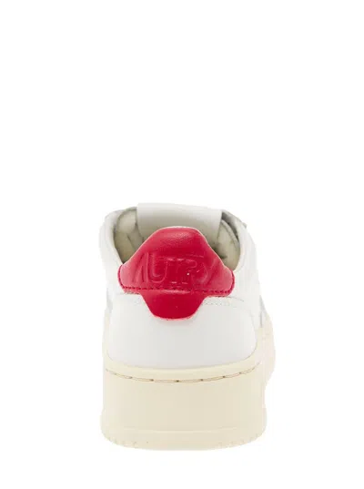 Autry 'medalist' White Low Top Sneakers With Contrasting Heel Tab In Leather Woman
