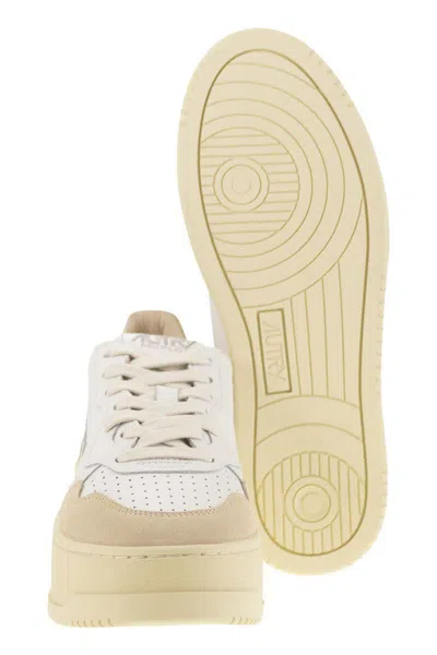 Autry Sneakers Medalist Platform In White