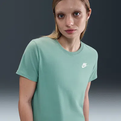 Nike Women's  Sportswear Club Essentials T-shirt