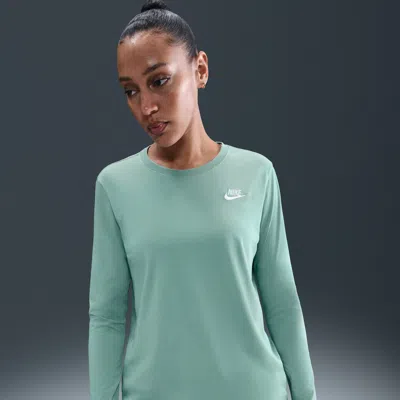 Nike Women's  Sportswear Club Long-sleeve T-shirt