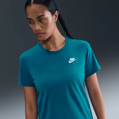 Nike Women's  Sportswear Club Essentials T-shirt