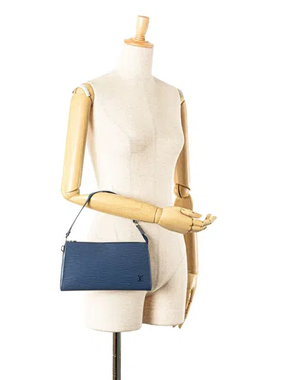 Pre-owned Louis Vuitton 2004 Epi Pochette Accessoires Shoulder Bag In Blue