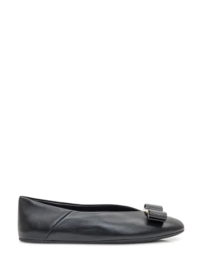 Ferragamo Leather Round Toe Ballerina Shoes With Bow Detail In Black