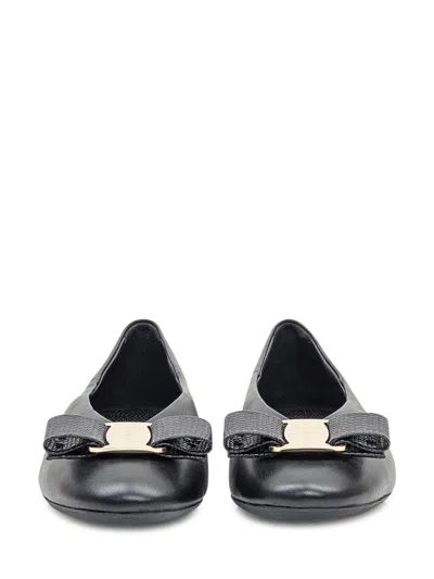 Ferragamo Leather Round Toe Ballerina Shoes With Bow Detail In Black