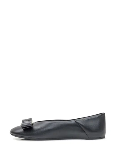 Ferragamo Leather Round Toe Ballerina Shoes With Bow Detail In Black
