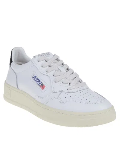 Autry Medalist Low Leather Sneakers