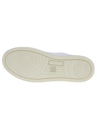 Autry Medalist Low Leather Sneakers