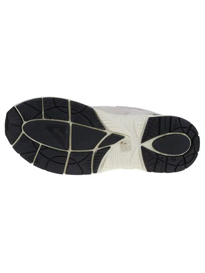 Autry Round Toe Mesh Panels Contrast Sole Sneakers