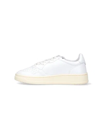 Autry Medalist Low Leather Sneakers In White