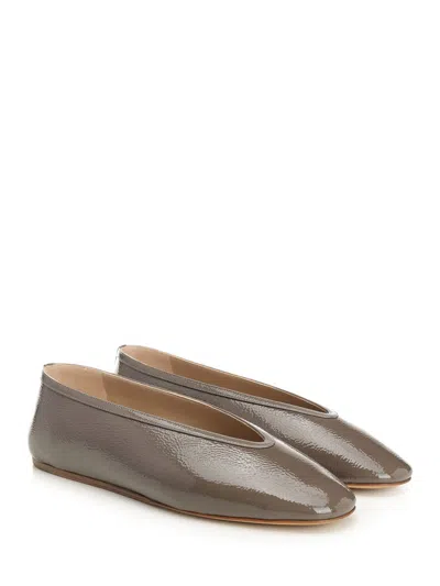 Le Monde Beryl Womens Luna Patent-leather Ballet Flats Taupe In Multi