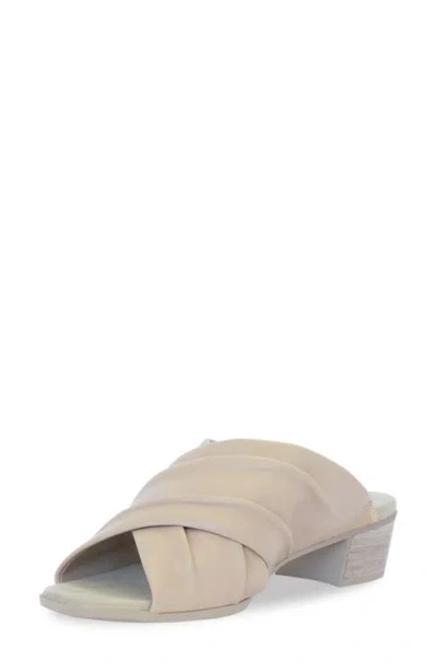 Munro Lee Slide Sandal