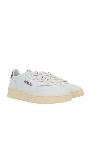Autry "medalist Low" Sneakers In White
