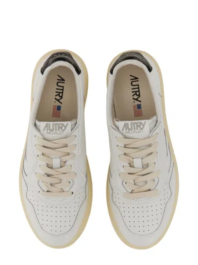 Autry "medalist Low" Sneakers In White