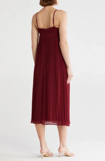 Lush Lace Trim Empire Waist Pleated Midi Dress In Burgundy