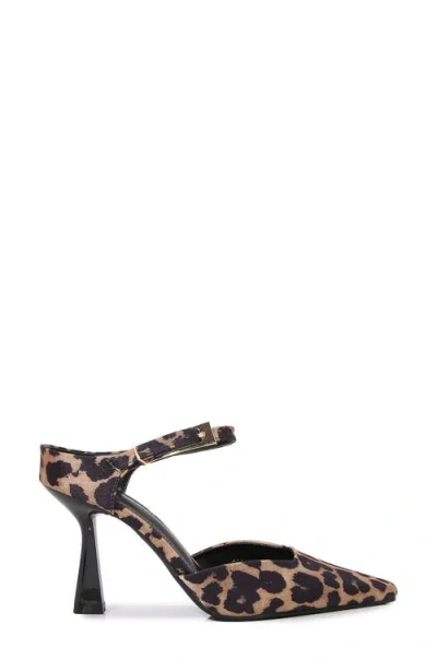 Berness Cesar Pointed Toe Pump