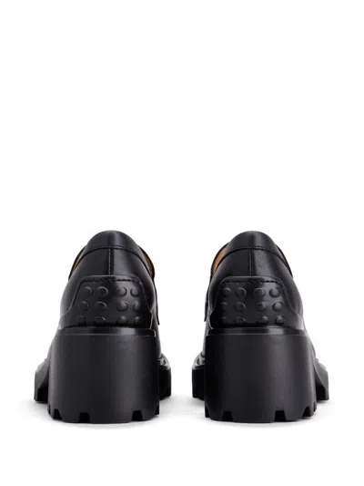 Tod's Semi-shiny Leather Heeled Loafers With Metal Chain Shoes In Black