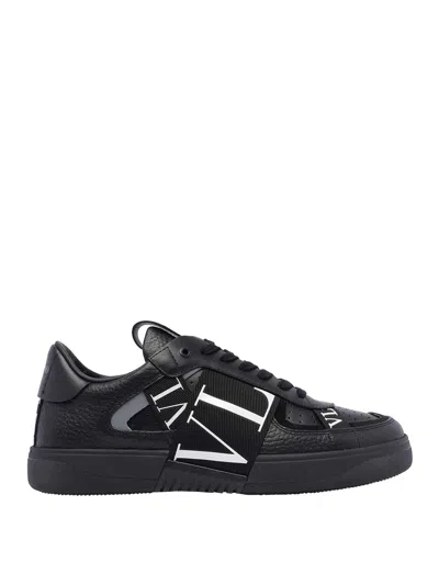 Valentino Panelled Logo-detail Sneakers In Black