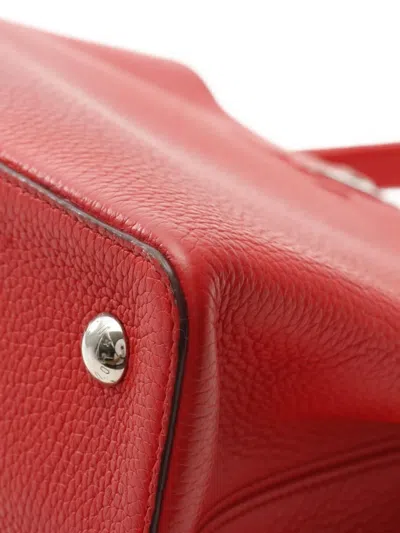 Pre-owned Louis Vuitton 2013 Capucines Mm Leather Handbag In Red