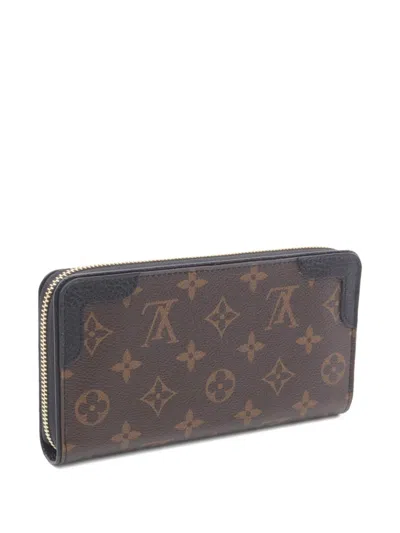 Pre-owned Louis Vuitton 2017 Retiro Monogram Zipper Wallet In Brown