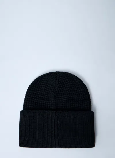 Moncler Men Logo Motif Beanie Hat In Black