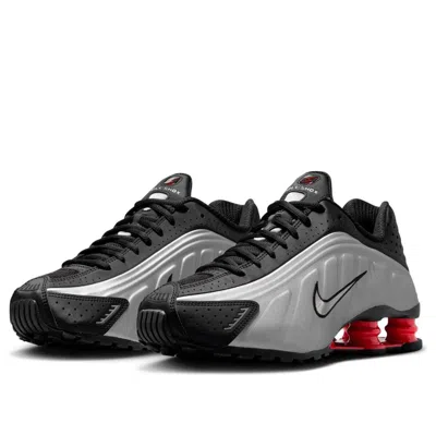 Nike Shox R4 Sneakers Contrast Sole In Gray