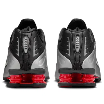 Nike Shox R4 Sneakers Contrast Sole In Gray