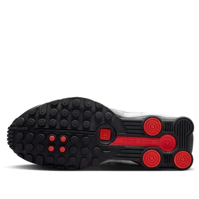 Nike Shox R4 Sneakers Contrast Sole In Gray