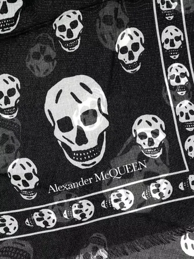 Alexander Mcqueen Fringed Skull Print Rectangular Scarf In Black