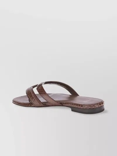 Fendi Ayers Leather Flip-flop Sandals