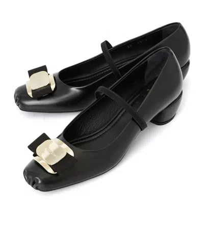 Ferragamo Zina Bow Heels In Black