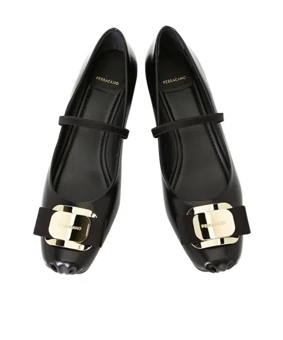 Ferragamo Zina Bow Heels In Black