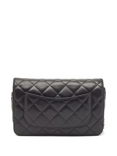 Pre-owned Chanel Interlocking Cc-logo Wallet On Chain In Black