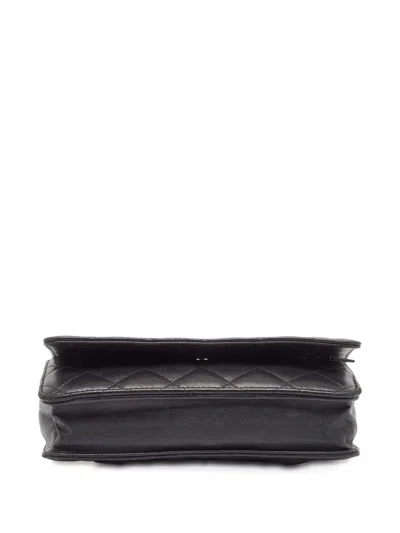 Pre-owned Chanel Interlocking Cc-logo Wallet On Chain In Black