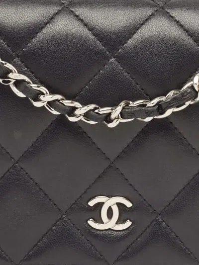 Pre-owned Chanel Interlocking Cc-logo Wallet On Chain In Black