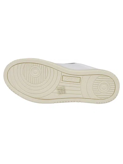 Autry Medalist Low Sneakers In White Leather In White