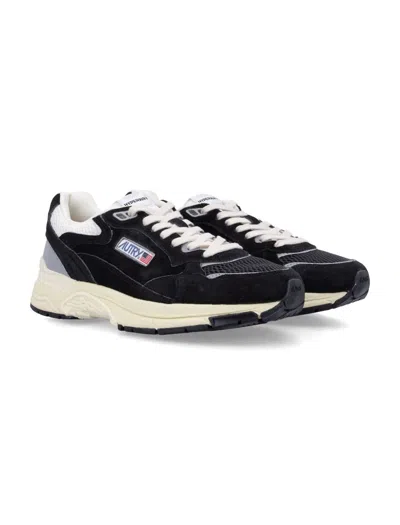 Autry Hyperway Black Low Top Sneakers With Logo Patch On Tongue And Side In Tech Fabric Man In Black