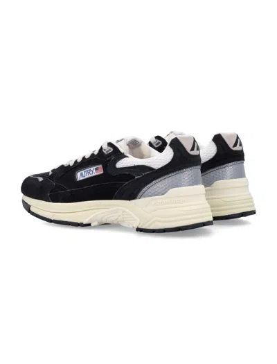 Autry Hyperway Black Low Top Sneakers With Logo Patch On Tongue And Side In Tech Fabric Man In Black