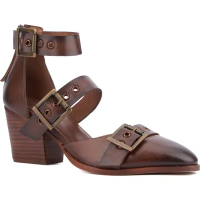 Vintage Foundry Kaydence Strappy Sandal In Brown