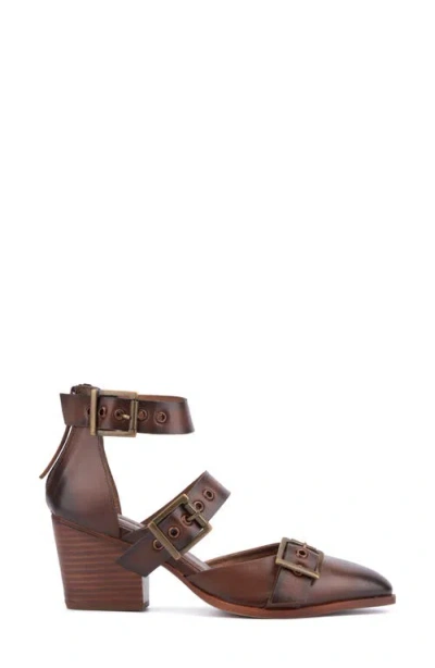 Vintage Foundry Kaydence Strappy Sandal In Brown