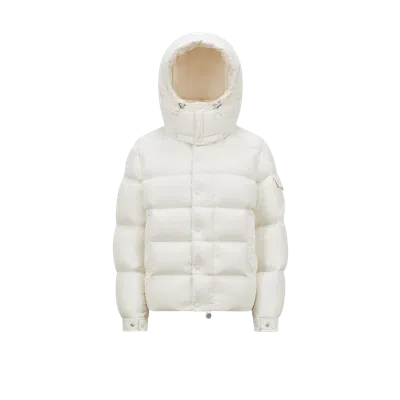 Moncler Doudoune Courte À Capuche Maya 70 In White