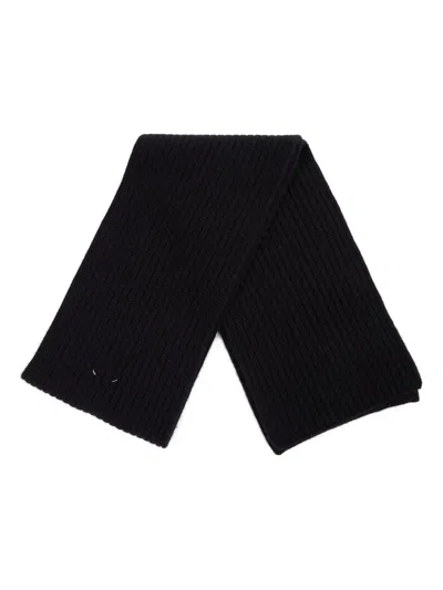 Maison Margiela Ribbed Cashmere Scarf In Black