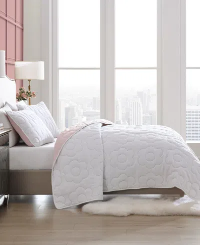 Betsey Johnson Rainbow Stitch Reversible 3-pc. Quilt Set, Full/queen In White