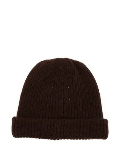 Maison Margiela Ribbed Knit Beanie In Brown
