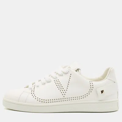 Pre-owned Valentino Garavani White Leather Rockstud Sneakers Size 39.5