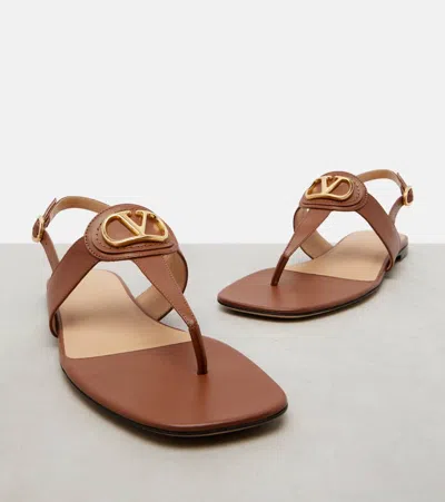 Valentino Garavani Vlogo Signature Leather Thong Sandals In Brown