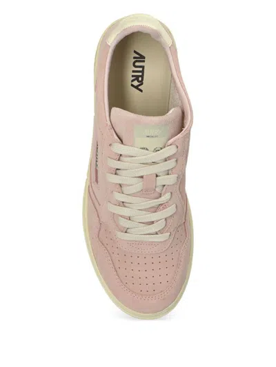 Autry Medalist Low Pink Suede Sneaker