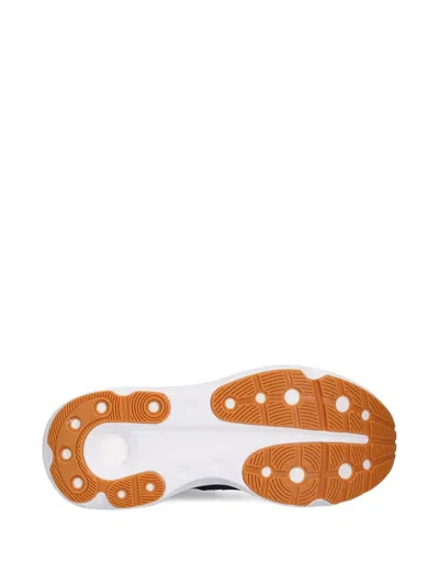 拼接网面运动鞋