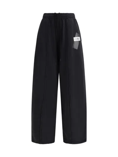 Mm6 Maison Margiela Logo Joggers In Black