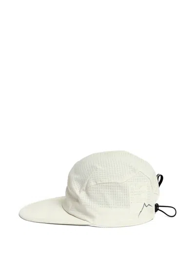 GRID-PATTERN ADJUSTABLE BASEBALL CAP