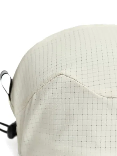 GRID-PATTERN ADJUSTABLE BASEBALL CAP